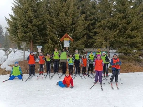 Dzieci na nartach biegowych - kolonie dla dzieci